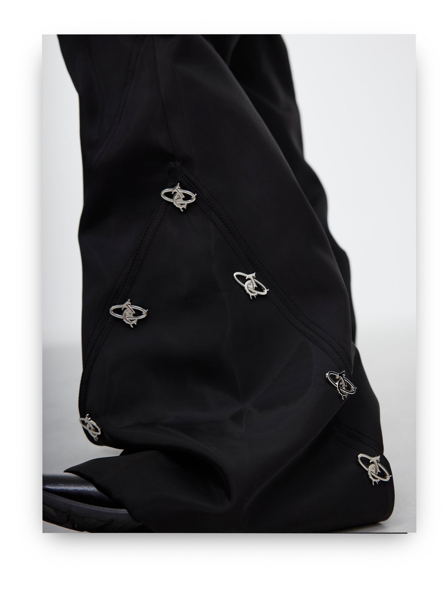 Shiny Loose Decorative Seam Pants | ARGUE CULTURE Collection [H445]
